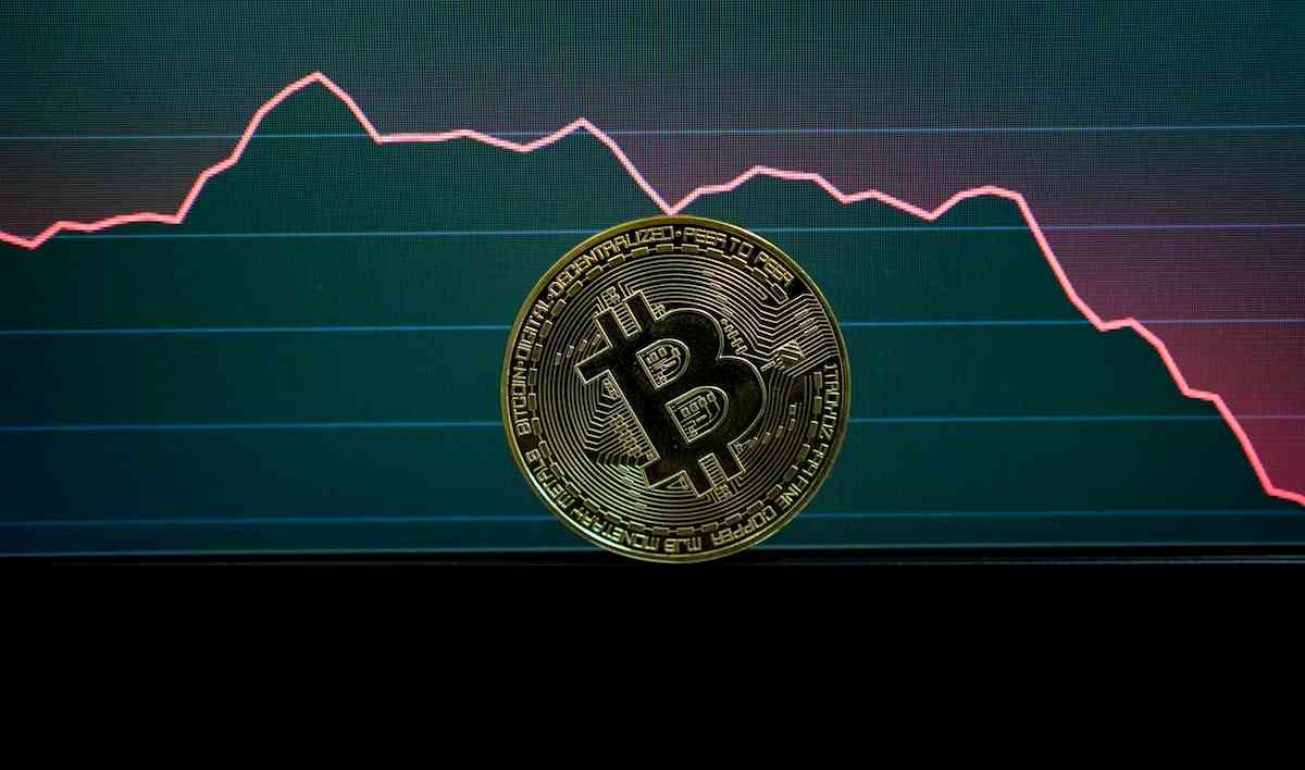 Experts weigh in as Bitcoin crashes to $93,000 amid crypto bloodbath
