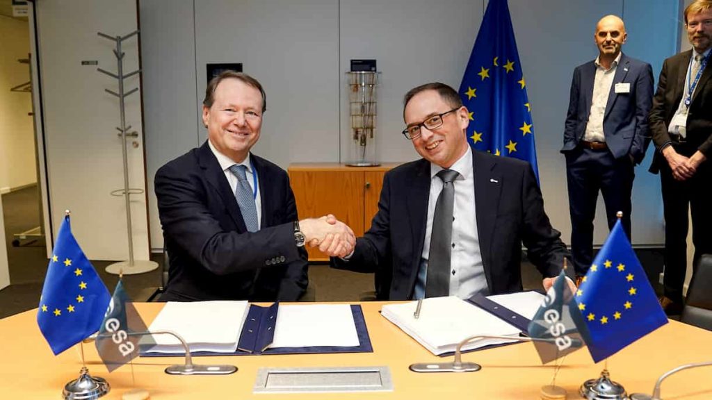 European Commission and ESA to build secure government space communications network