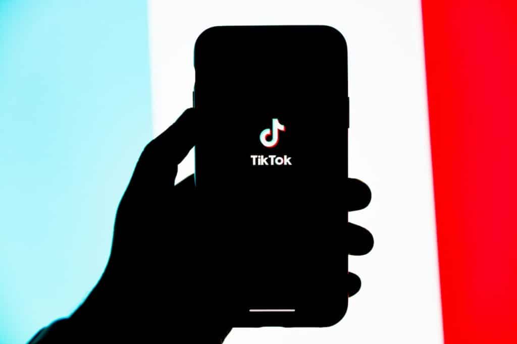 How to use AI to go viral with TikTok [2025]