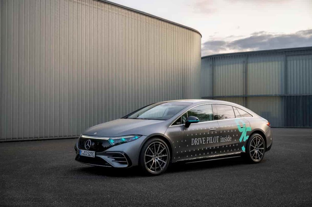 Mercedes Benz cleared to test autonomous driving indicator lights in Germany