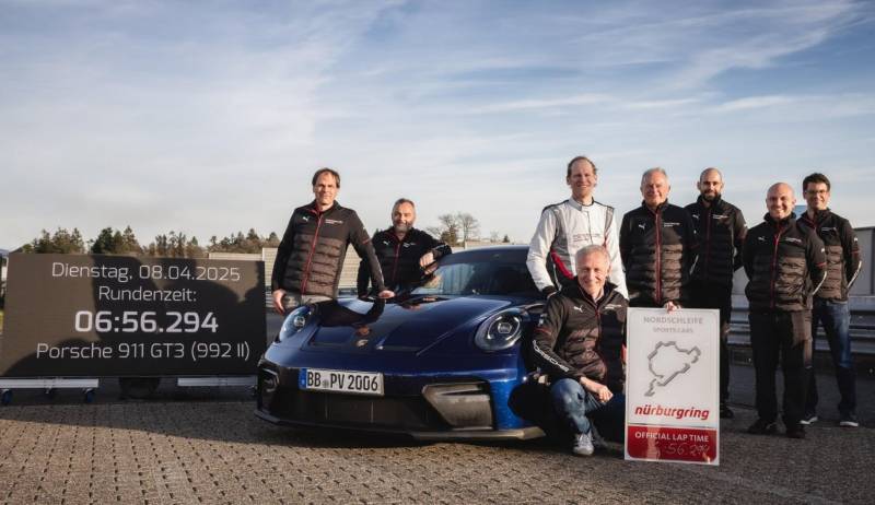 Porsche 911 GT3 with manual transmission shatters Nürburgring record