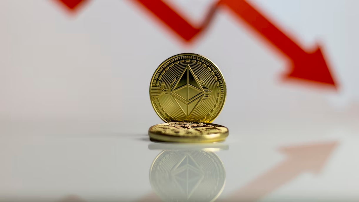 Bitcoin dominance soars as Ethereum tanks. Is altcoin season cancelled?