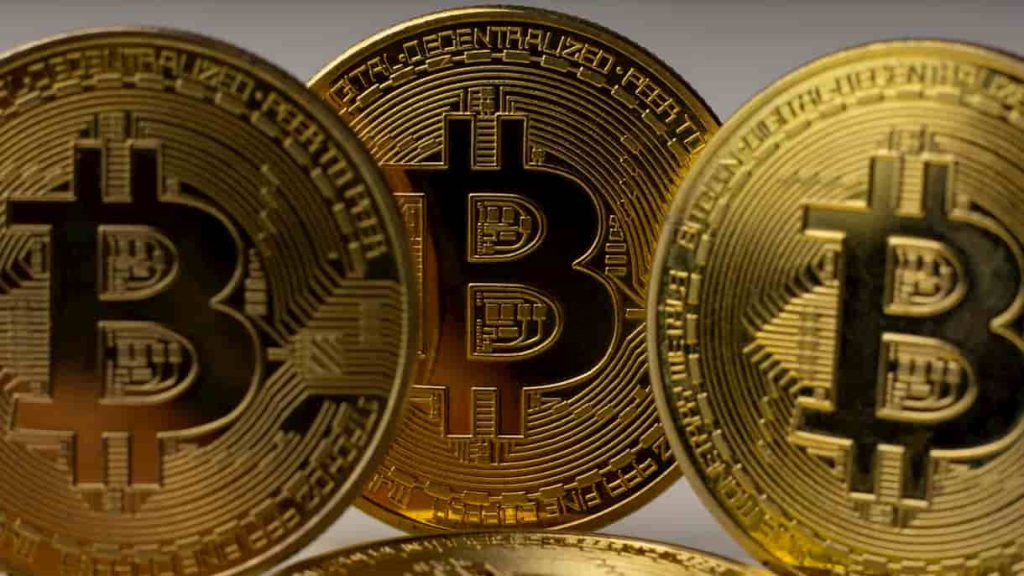 Bitcoin’s tipping point: Traders brace for potential breakout or plunge