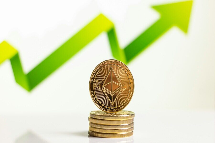 Will Ethereum break out? Analyst says holding this level is key