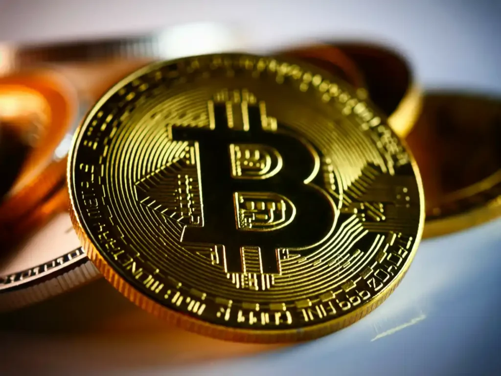 Bitcoin Dominance Echoes 2021 Crash – Is Altcoin Season Imminent?