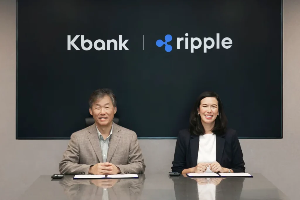 Choi Woo-hyung, Kbank CEO (left), and Fiona Murray, Ripple APAC head.
