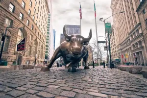 Wall Street Giant Fidelity Picks Side in Crypto Bill Clash