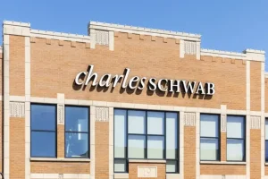Charles Schwab’s Latest Crypto Move Puts Solana, Avalanche, And Chainlink in Focus
