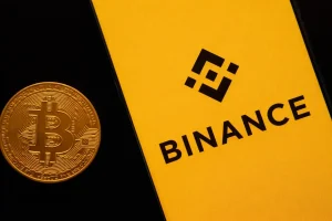 Binance’s Bitcoin Reserves Plunge — Are Late Buyers Finally Feeling FOMO?